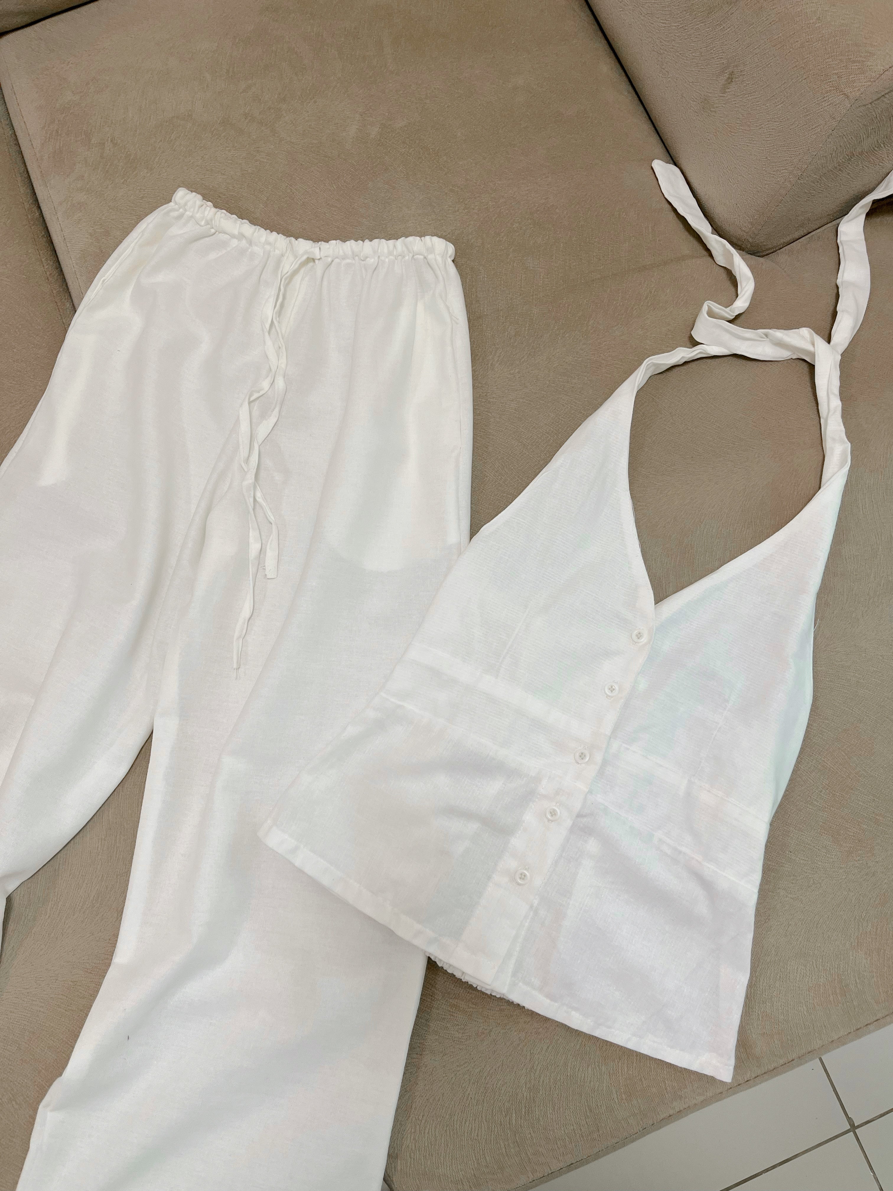 Inchi Set in White