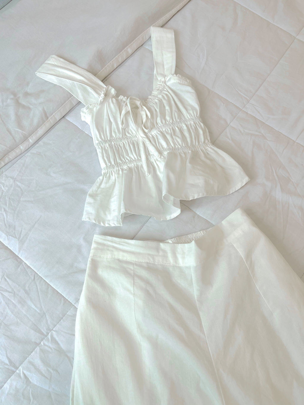 Azra Set in White
